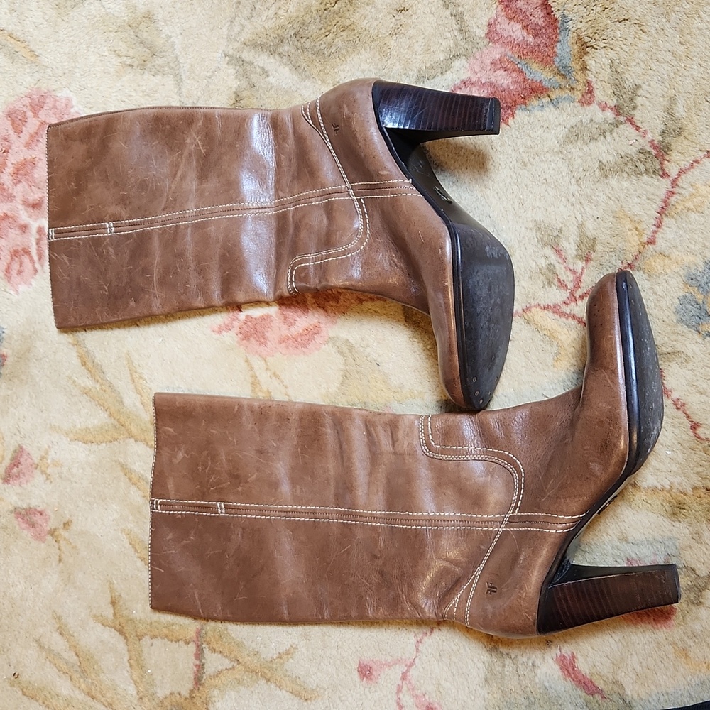 FRYE Vicki Campus boot. 10 M Taupe